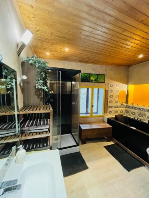 Maison De Village, Jacuzzi, Salle Cinema Valencin エクステリア 写真